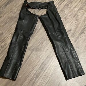Milwaukee Black Classic Hip Pocket Leather Chaps S